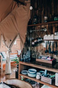 Luxury Glamping Küche mit Luxus Ausstattung