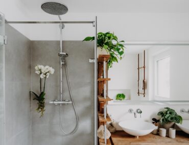 Pflanzen fürs Badezimmer Regendusche und Waschtisch Dekoration